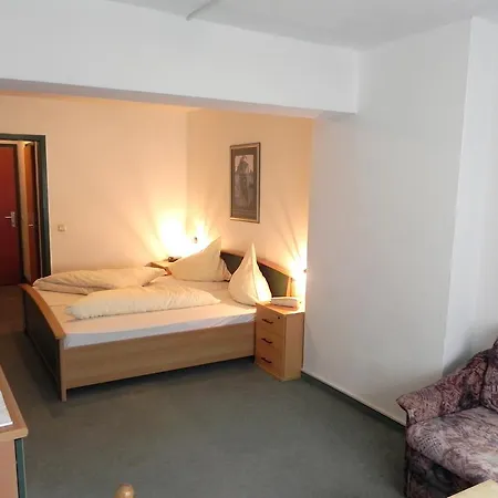 ホテル Alpenhotel Edelweiss 3*